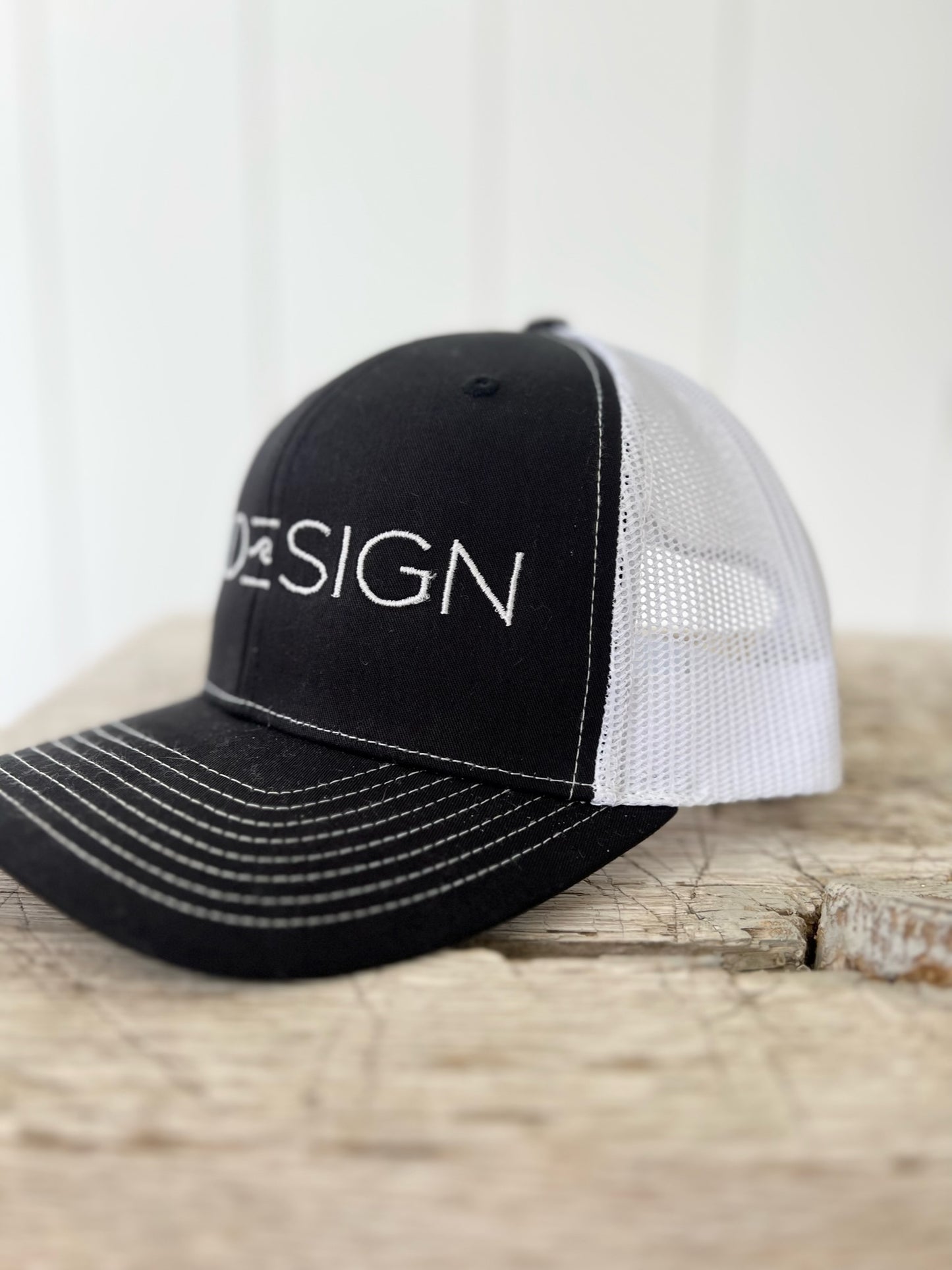 GLDESIGN Trucker Hat - Black/White