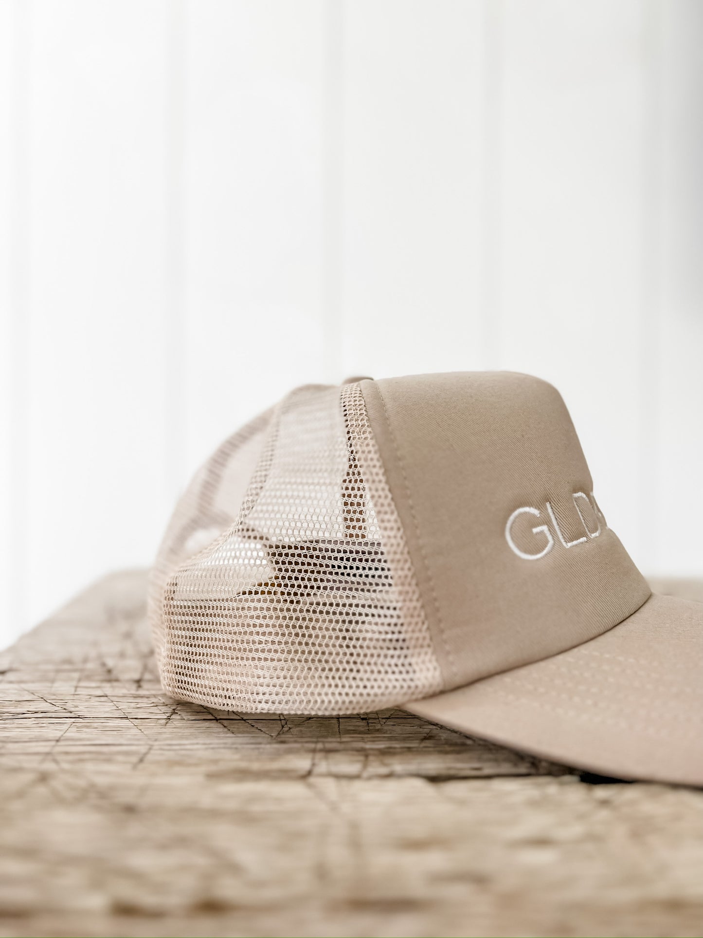 GLDESIGN Trucker Hat - Oyster